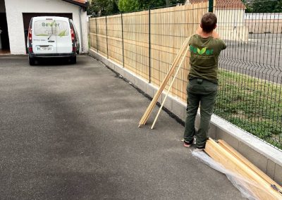 pose de clôture panneaux rigides et bois